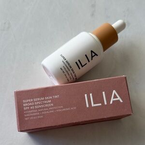 ILIA Super Serum Skin Tint in ST5 BOM BOM